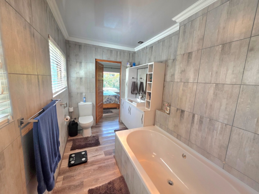 5 Bedroom Property for Sale in Morelig Free State